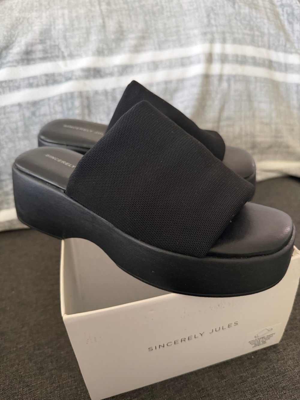 Sincerely Jules Black “Happy” platform sandals size 8